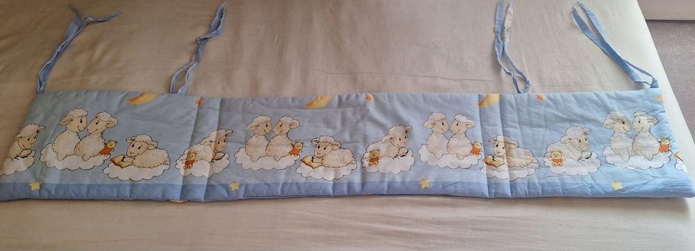 Дрехи и бебешки аксесоари