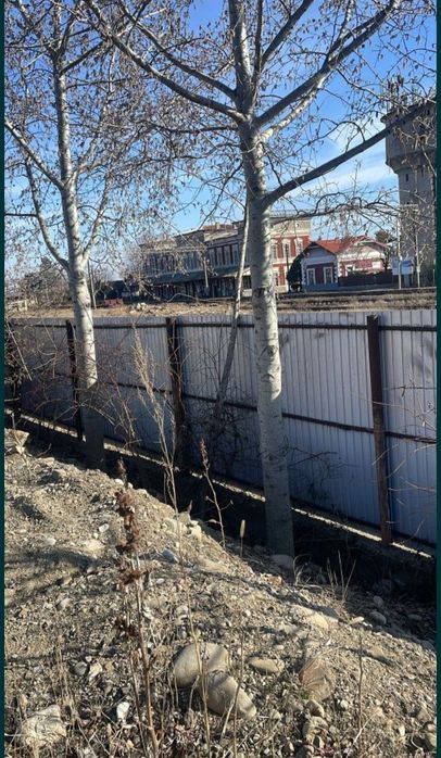 Închiriez hală + teren