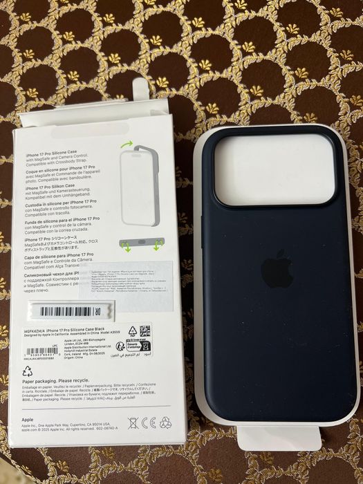 Продам чехол на айфон 17 про