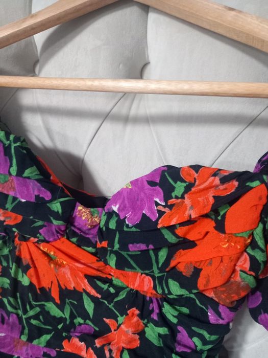 Rochiță înflorat cu umerii goi măsură XS Zara