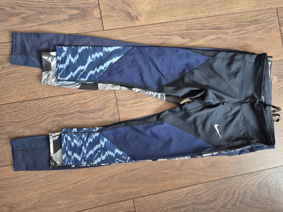 Nike клинове и бюстие