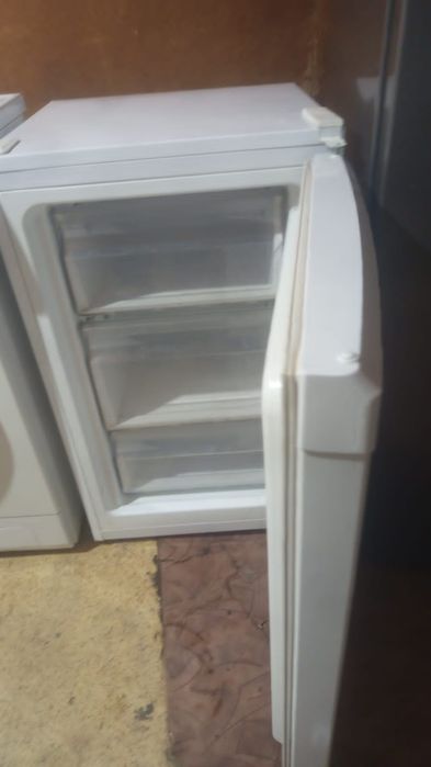 Рабочий холодильники