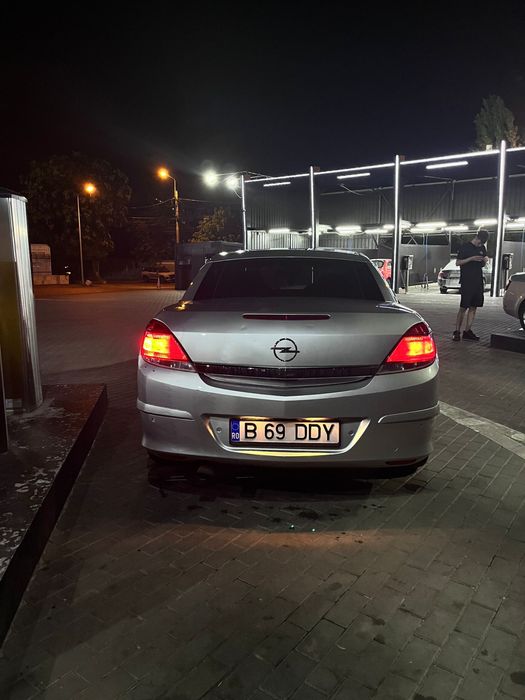 Opel astra H twintop 1.8 benzina-cabrio cu hardtop 140CP An 2007