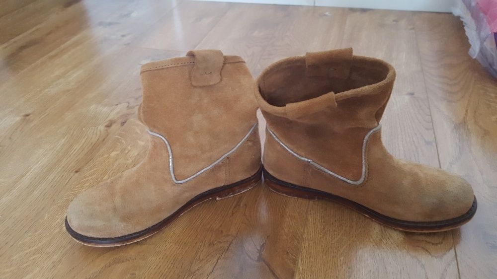 Ghete Zara din piele intoarsa, marimea 30