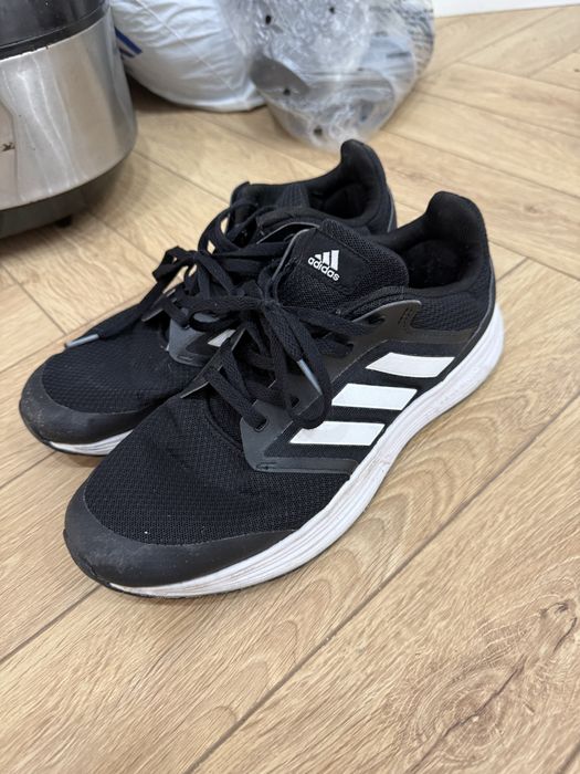 Кроссовки Adidas. 40-41
