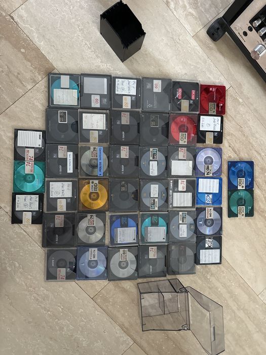 38 + 3 minidisc audio, 2 cutii stocare