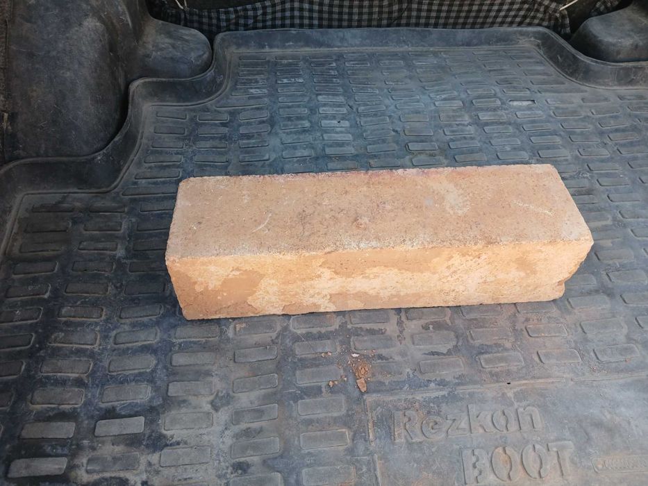 Shamot g'isht sotiladi