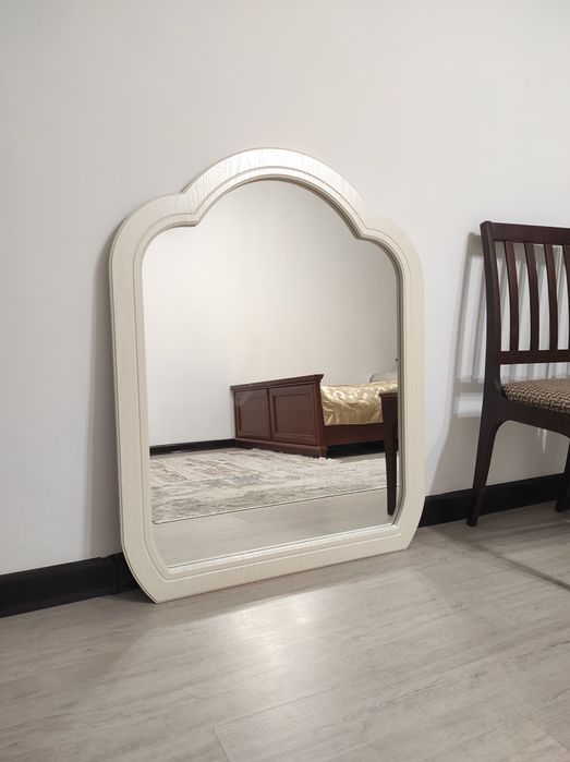 Продам зеркало в раме