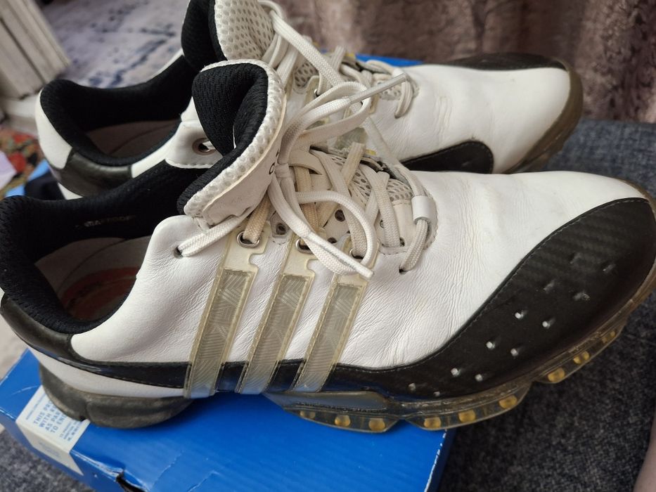 Продам оригинальные кроссовки Adidas