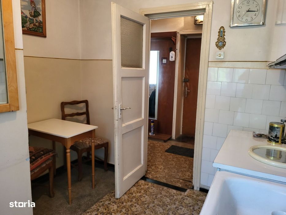 Apartament 2 camere, etaj 1, zonă gara Focsani.