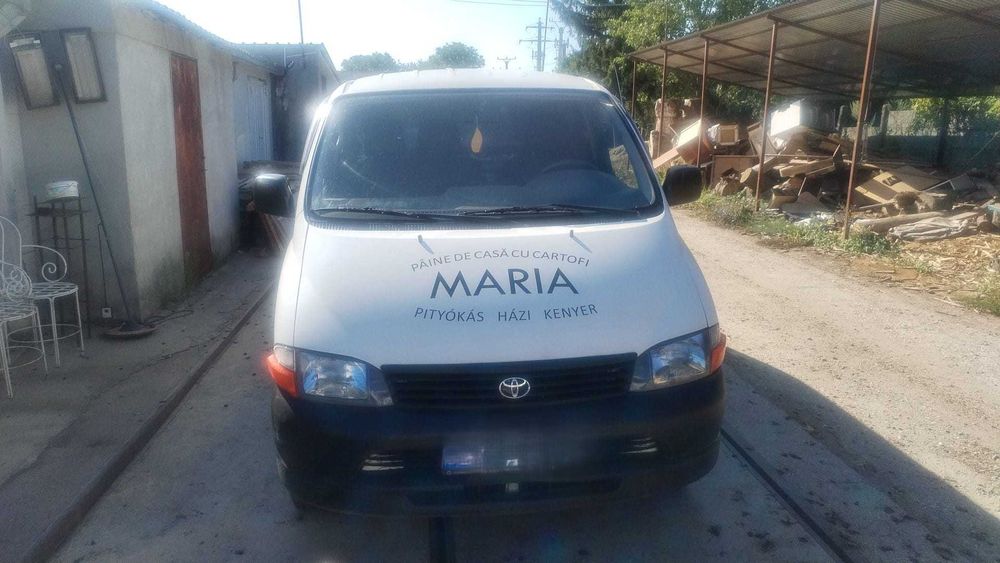 Vand masina Toyota in stare buna