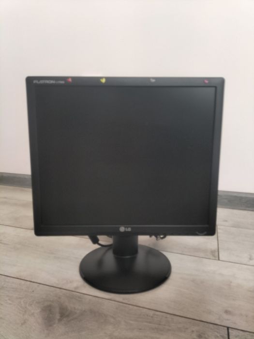Монитор LG      .