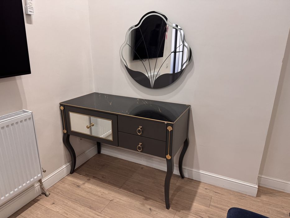 Туалетный стол  с зеркалом (рассрочка есть)