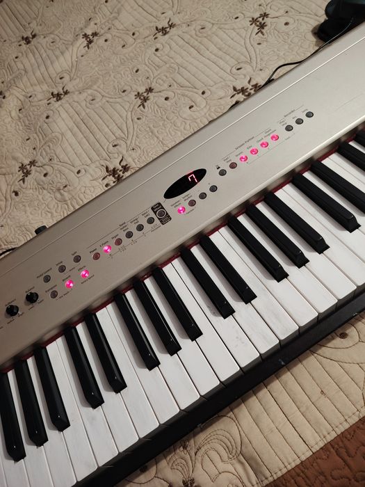 Vând pian digital Roland Stage Piano  FP 5