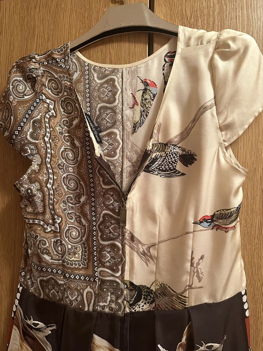 Рокля D&G обличана няколко пъти , без забележки