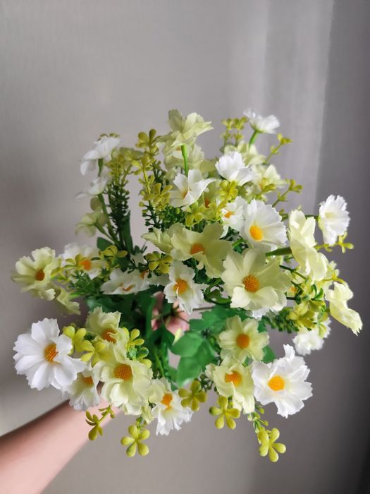 Цветы на кладбище