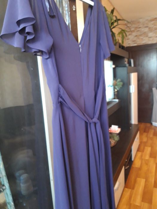 Продавам официални рокли ,С-М