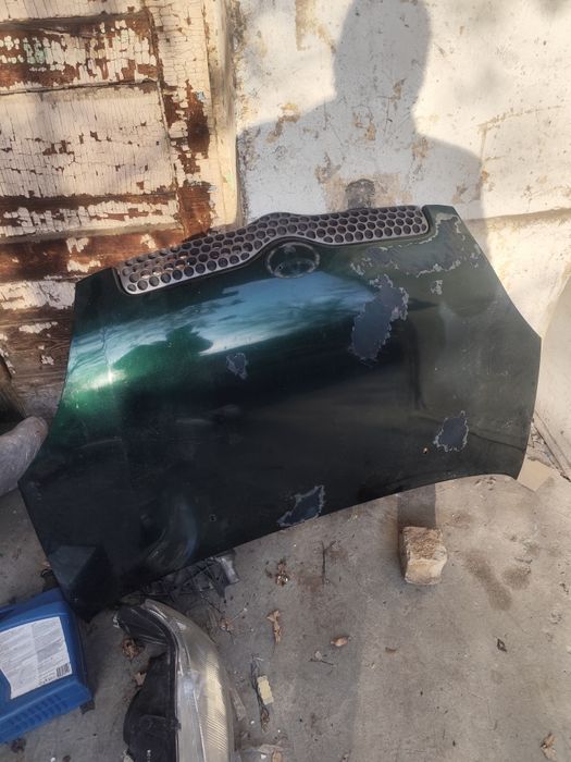 Преден капак за toyota yaris с решетка от 99до 2003