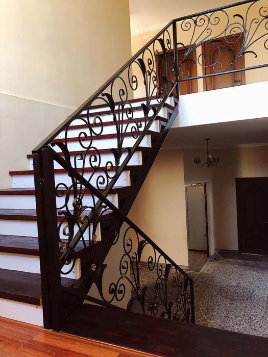 Продам 2-х этажный дом