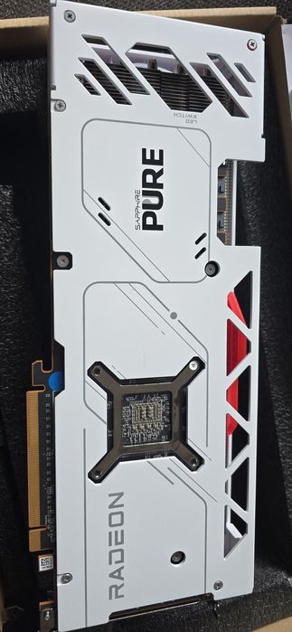 Vandut Placa Video Sapphire Pure Noua RX 7900 GRE 16Gb White Gaming Oc
