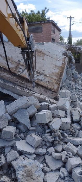 Inchiriez buldoexcavator Caterpillar