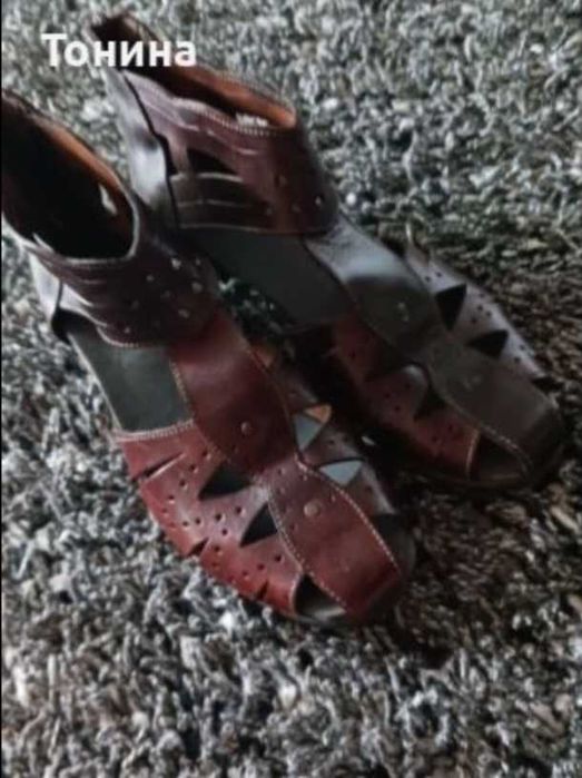 Елегантни дамски обувки и маратонки.
 Различни модели и размери.