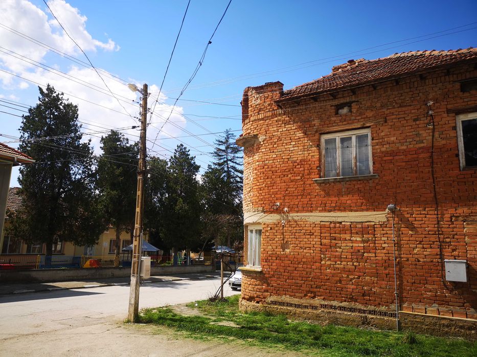 Къща на центъра на село Рибен