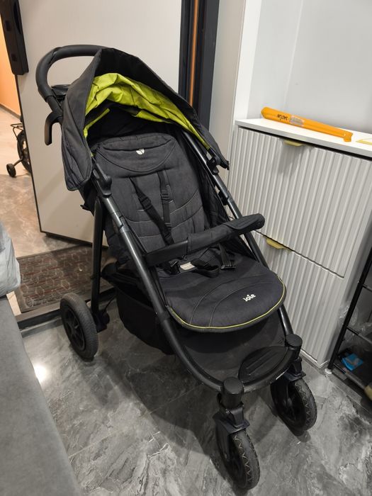 Продам коляску Joie Litetrax 4,