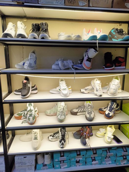 Продам обуви кроссовки