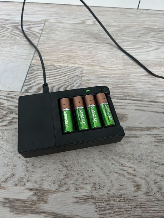Зарядное устройство Duracell CEF14+2AA2AAA MON с батарейками