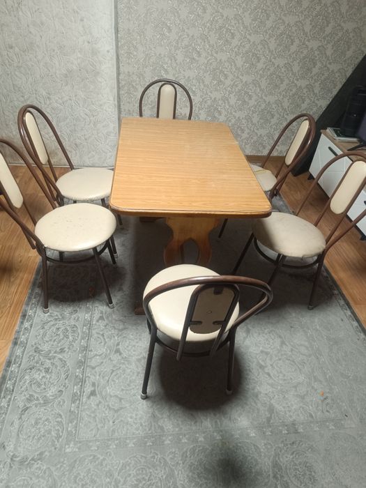 Стулья стол.         .