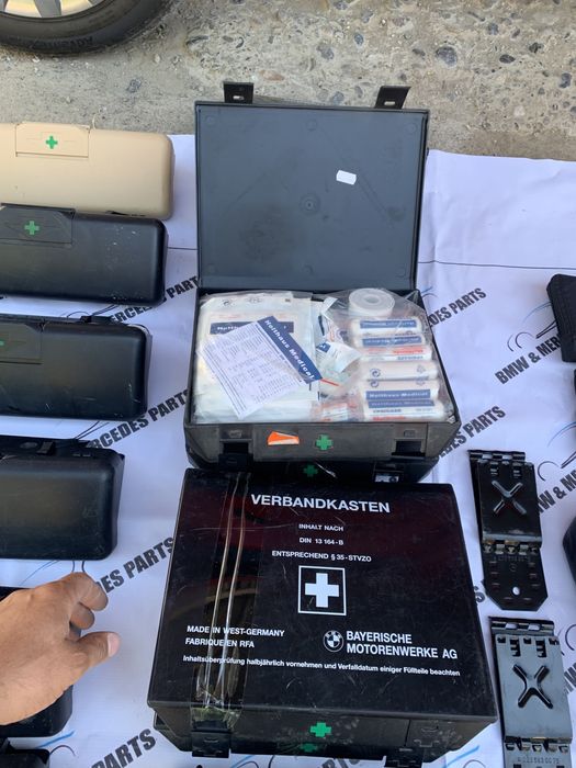 Аптечки и аварийки на бмв