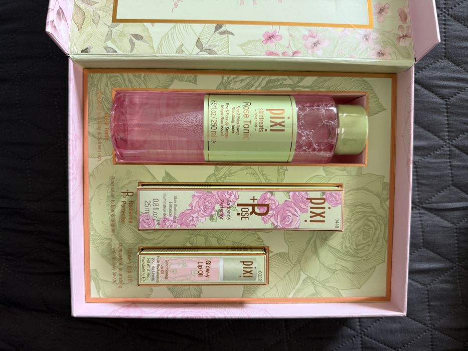 Кутия PIXI-козметика