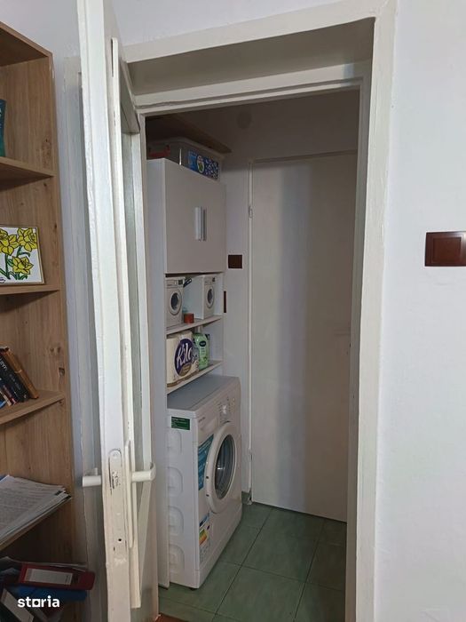 Apartament 2 camere etaj 3 mobilat utilat zona Sf Vineri