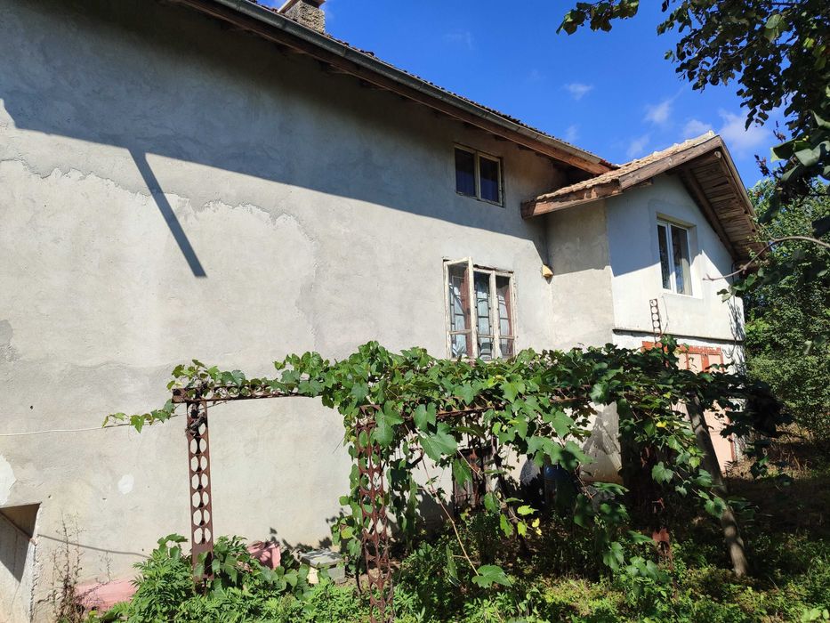 Двуетажна къща в Сливенци