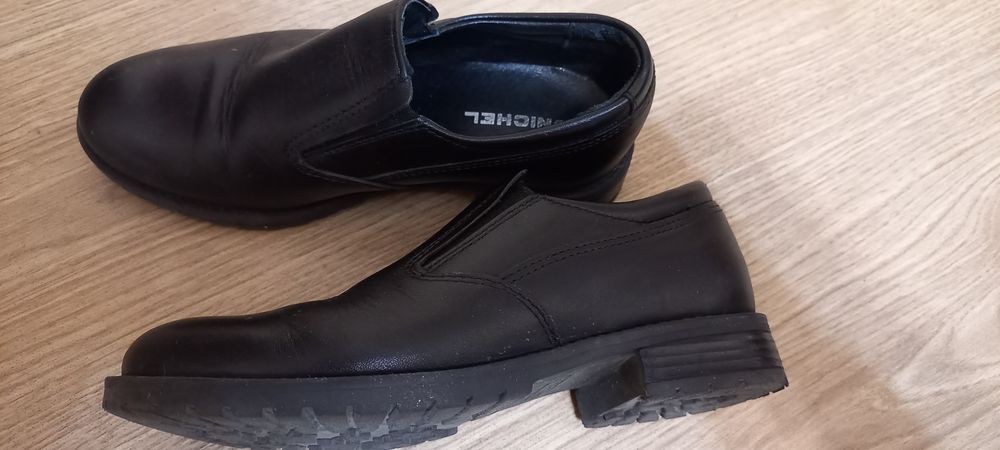 Продам туфли для мальчика