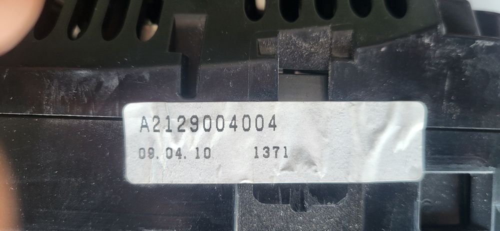 Продам щиток прибор на мерседес  w211