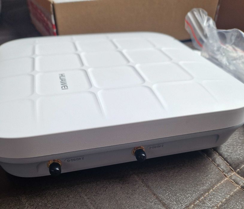Професионална точка за достъп Huawei AP6150DN