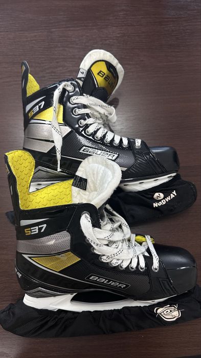 Коньки хоккейные