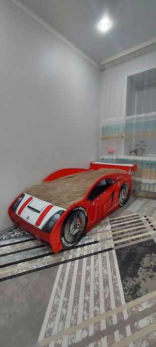 Детская кровать машинка