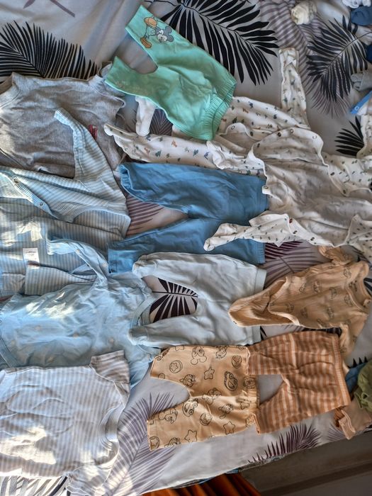 Haine bebe 0-9 luni  10 lei bucata