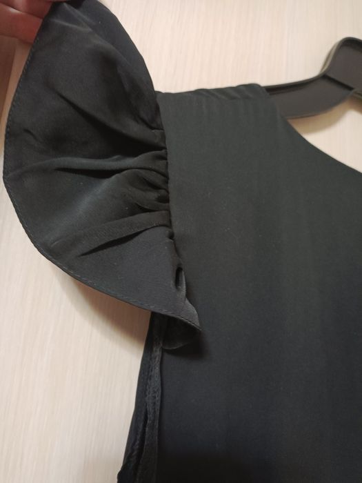 Женское чёрное платье