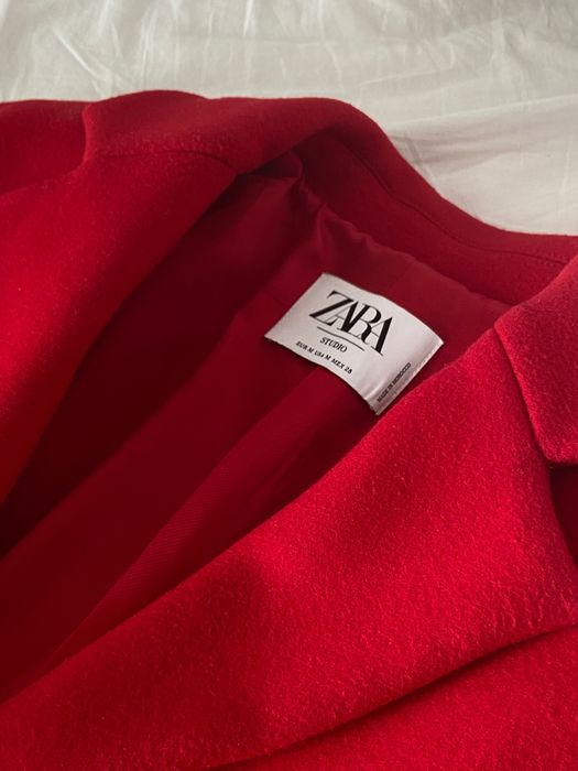 Красное пальто ZARA