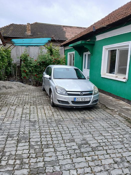 Vand Opel Astra h 1.7 cdtj si peugeot 206 1.4 hdi