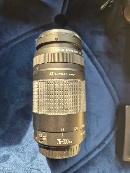Canon EOS Rebel XSi ,doua obiective 18-55mmstabilizat si 75-300.