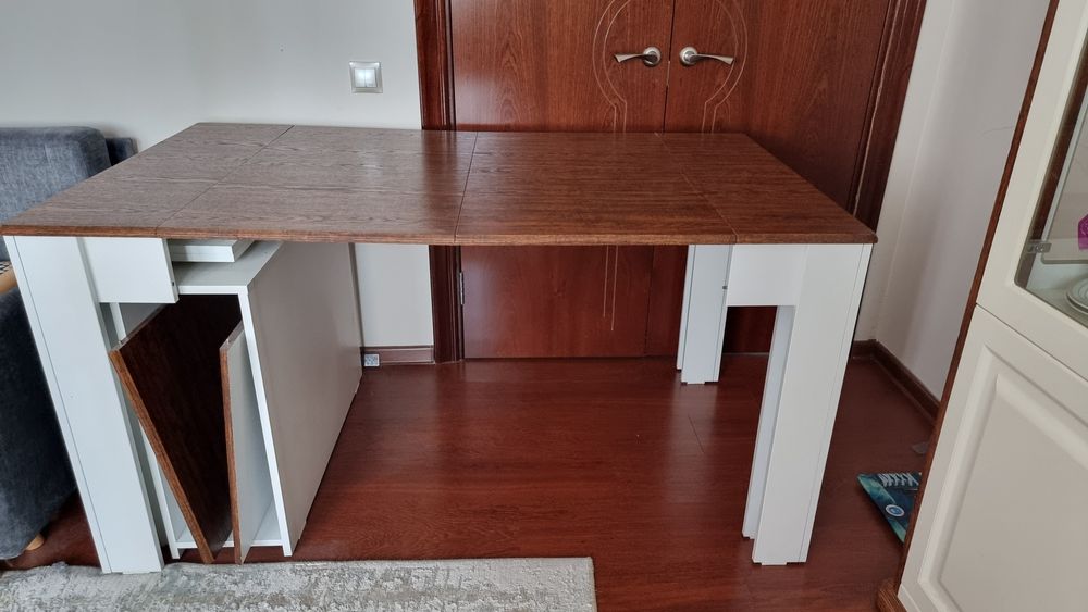 Стенка и стол в гостиную