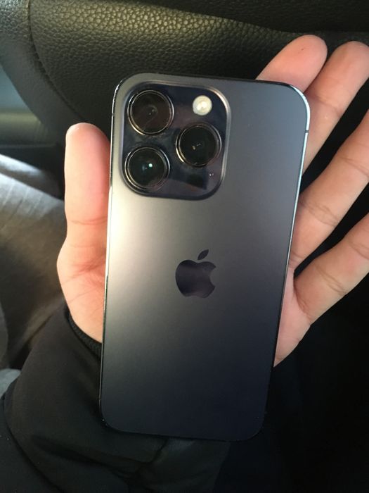 Iphone 14 pro sotiladi ekranda kichgina dogi bor