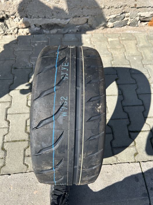 Гуми 235/35/19 proxes R888 нови