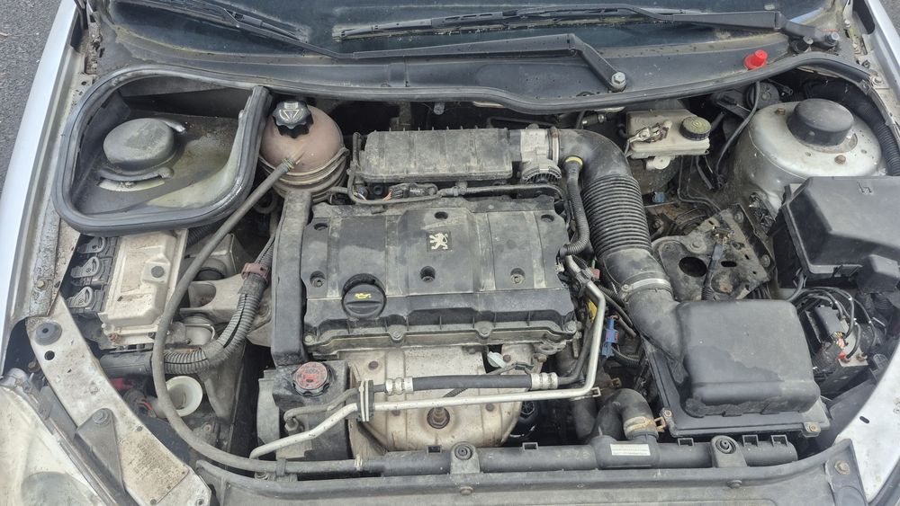 Dezmembrez peugeot 206 CC 1.6 benzina