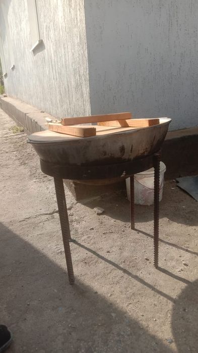 Продам казан с подставкой